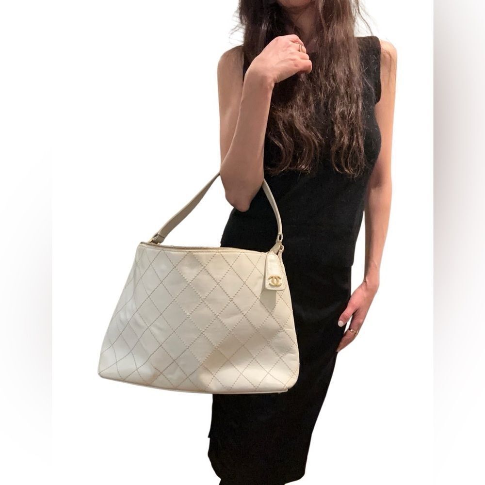 Chanel Wild Stitch Quilted leather white Tote Bag with gold CC logo - Picture 3 of 16